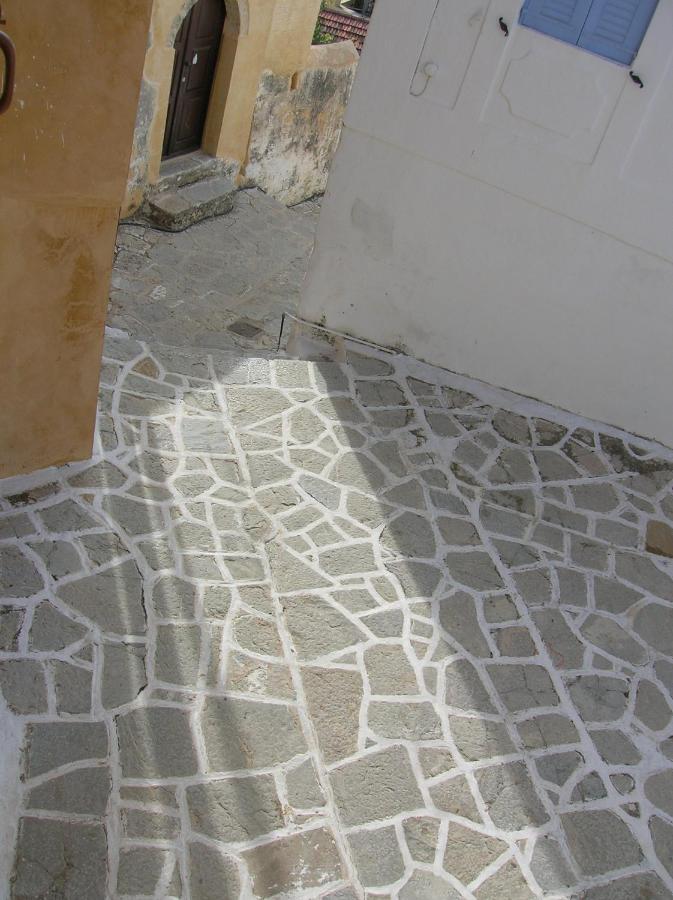 Marthas Traditional House Simi Exterior foto