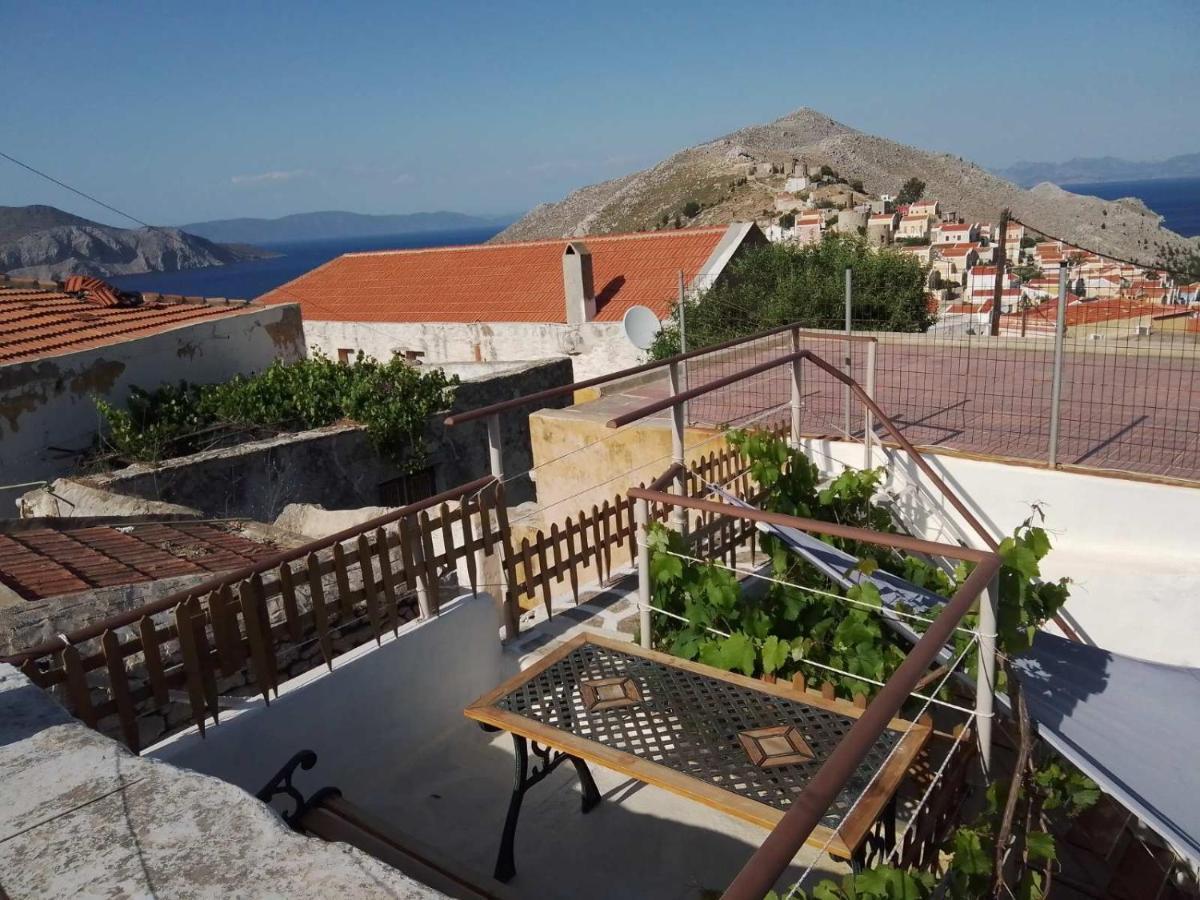 Marthas Traditional House Simi Exterior foto