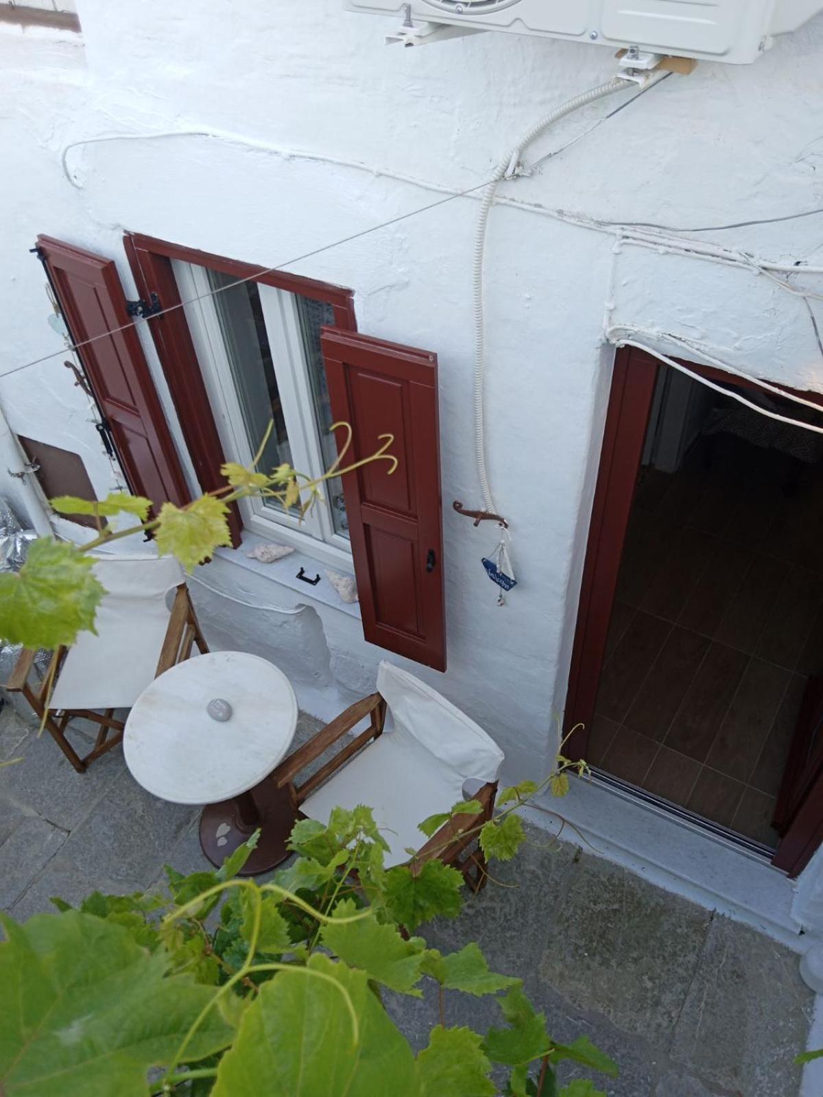 Marthas Traditional House Simi Exterior foto
